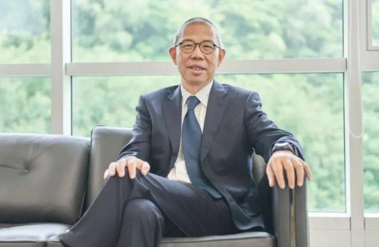 钟睒睒怎么突然成首富了