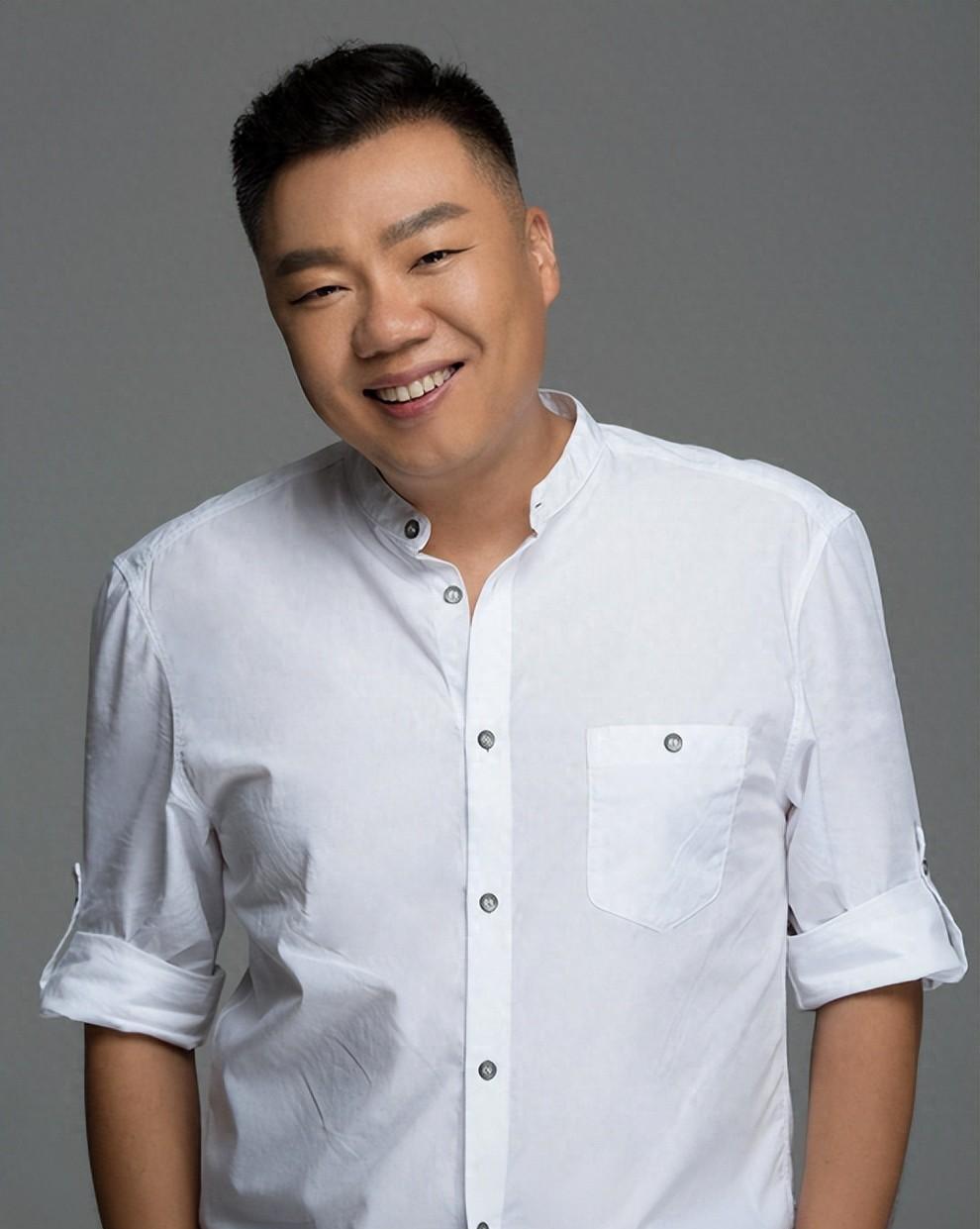 演员姜超:相亲20次才成功,与胖妻蜗居生活也幸福