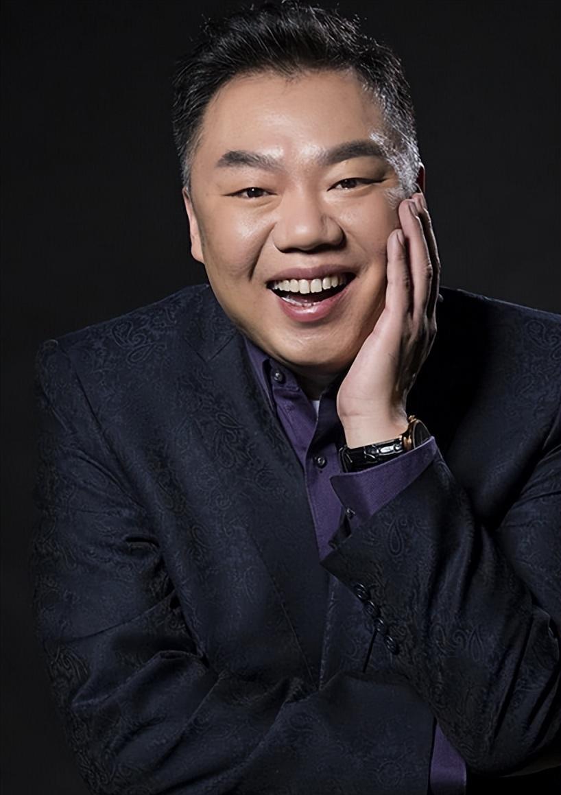 演员姜超:相亲20次才成功,与胖妻蜗居生活也幸福