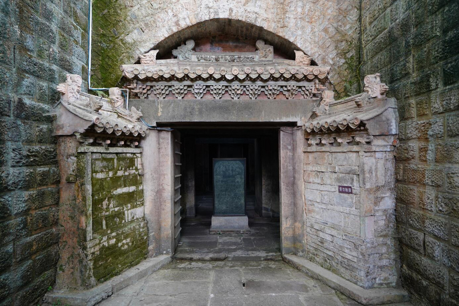 明蜀王陵是明朝时期蜀王的陵墓群,位于成都龙泉驿区,是喜欢历史和探秘