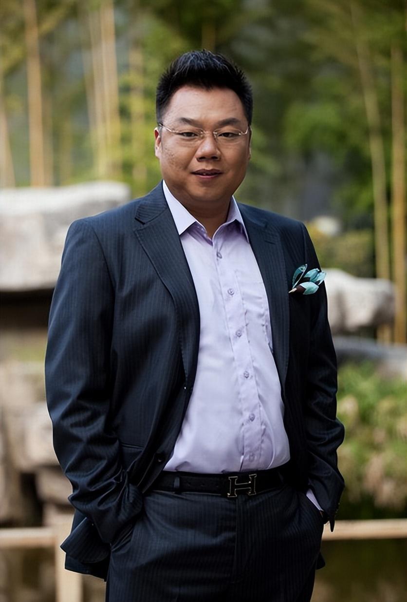 演员姜超:相亲20次才成功,与胖妻蜗居生活也幸福