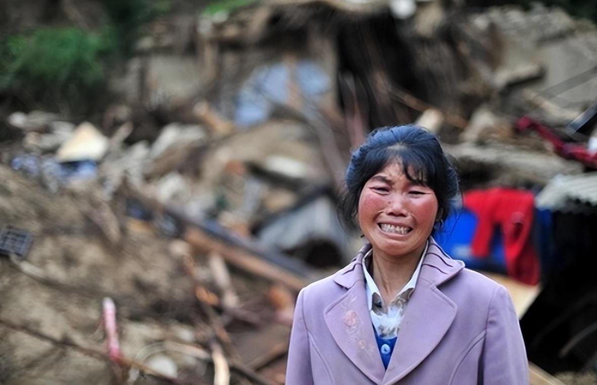 美女死亡地震图片