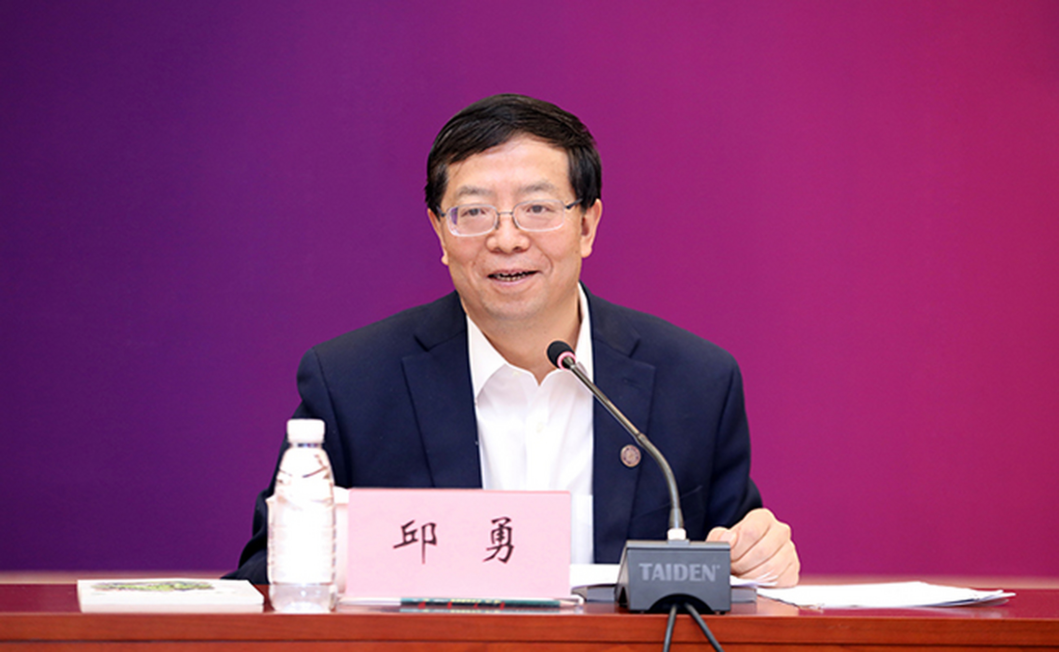 历任清华大学校长几乎都是清华大学毕业生,主打"自己人管母校".