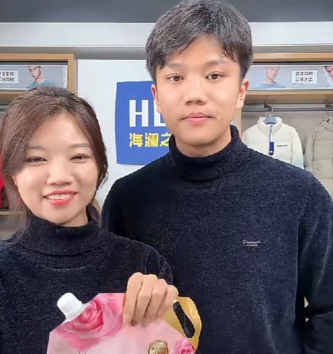 解清帅开始直播带货,首日或赚5.@冯杰频道的动态