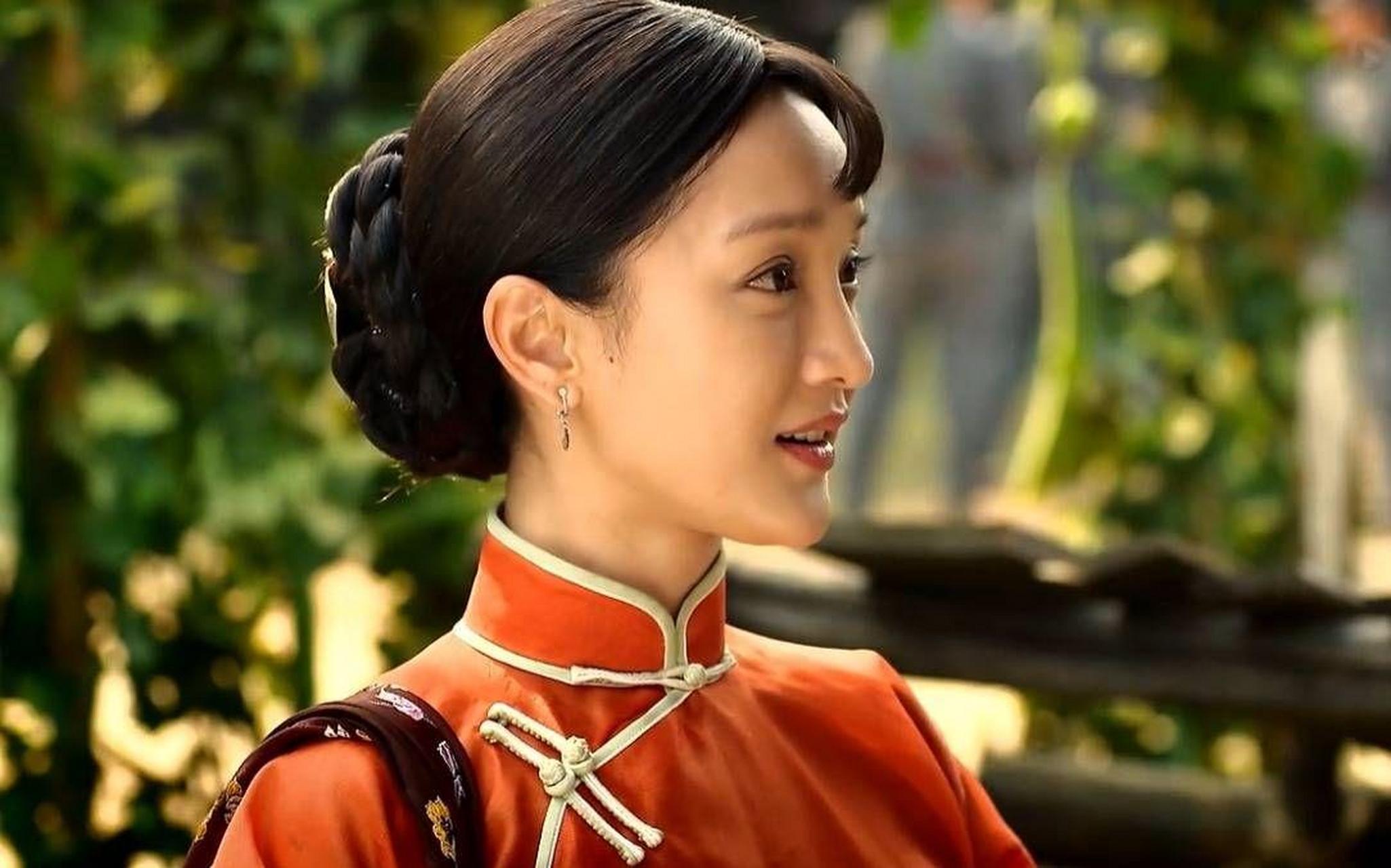 一边磕瓜子,一边重温周迅的红高粱,九儿这荡气回肠的爱情,淋漓酣畅的