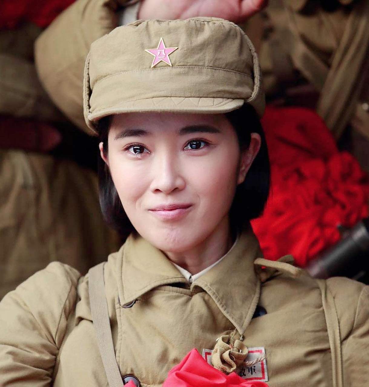 一部电视剧《跨过鸭绿江》让许多人认识了并喜爱上了饰演金医生的奚望