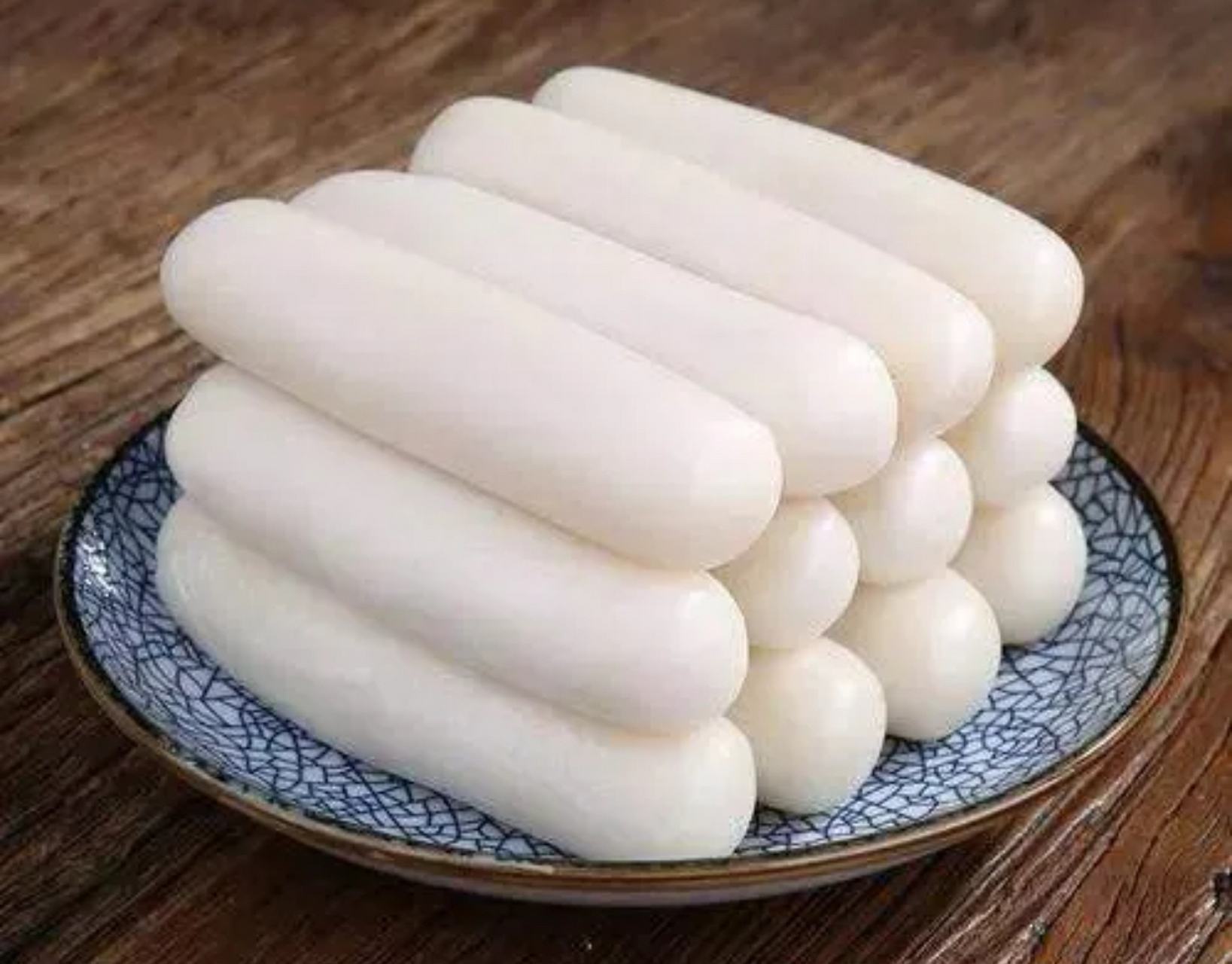 冬至的前一天,邻居王大姐去看望婆婆,送了2000块钱和6斤年糕,没想到