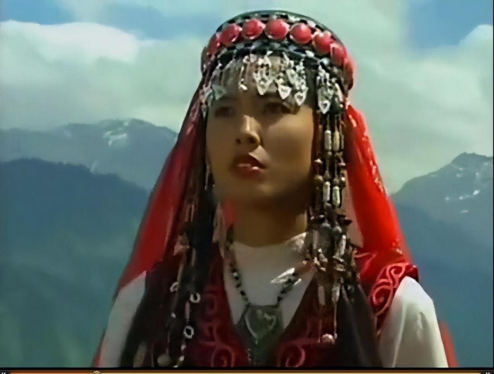 《塞外奇侠传》连载的时候书名叫《飞红巾》,是梁羽生根据蒙古草原