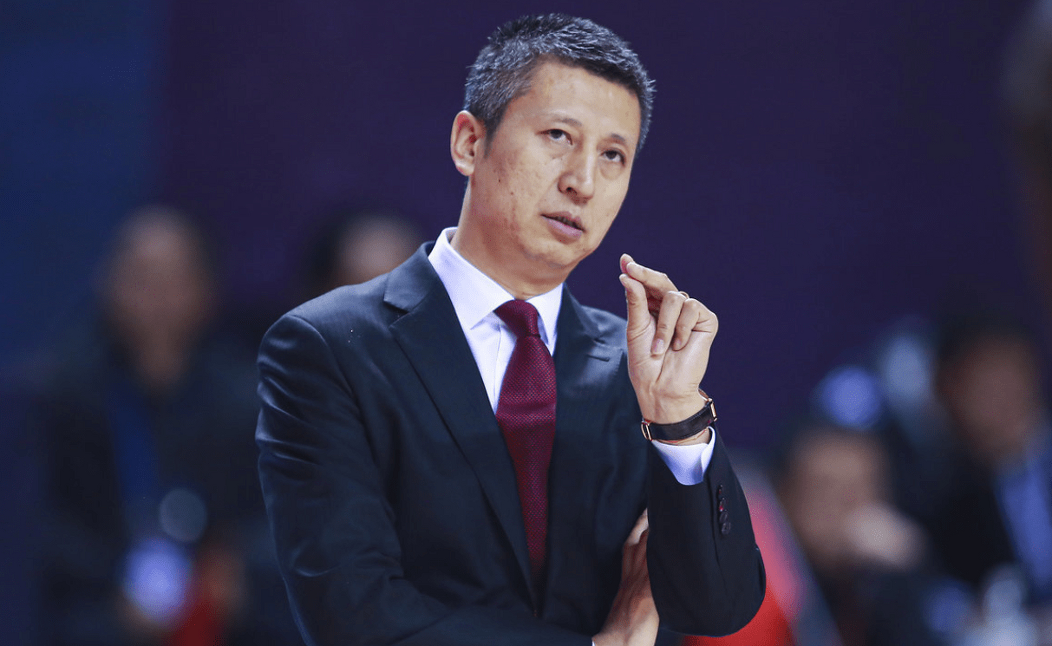 cba第20轮广州龙狮队不敌北京首钢队,主教练郭士强对北京队的假摔和