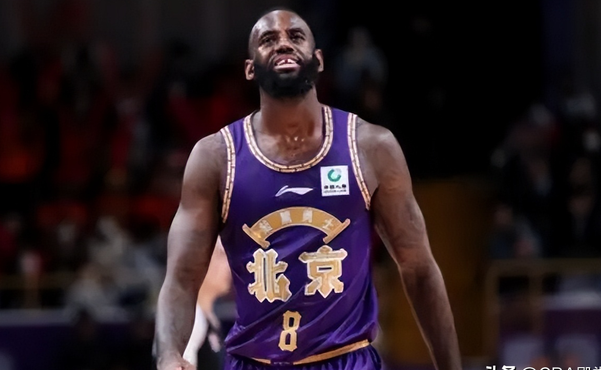 北控惨败广厦!费尔德受伤,三首发同时爆发难救主,替补双外可行