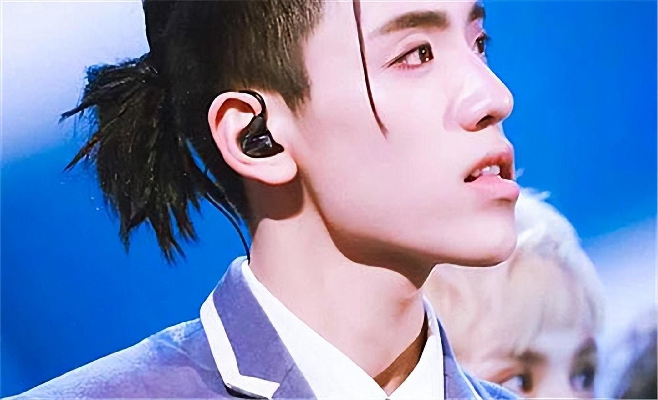 王子异,当红明星,家庭背景充满神秘和趣味.