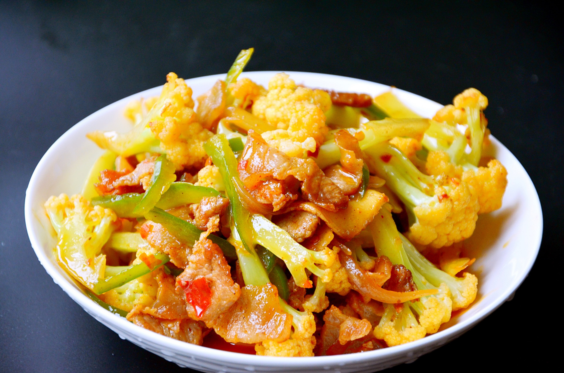 [原文:香气四溢!干锅花菜炒肉片