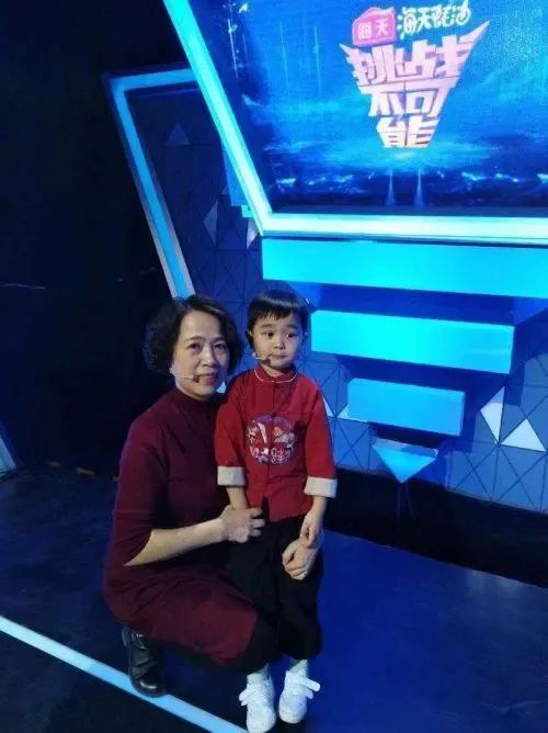 那个3岁识千字背百诗6岁登央视夺冠军的"小神童",如今怎么样了