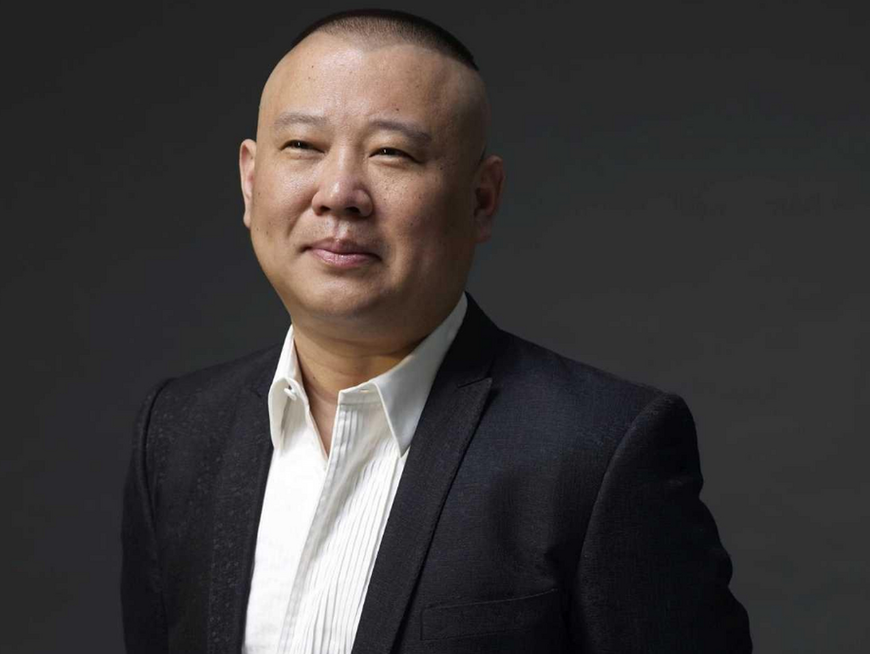 相声演员贾仑的退休待遇引发争议.