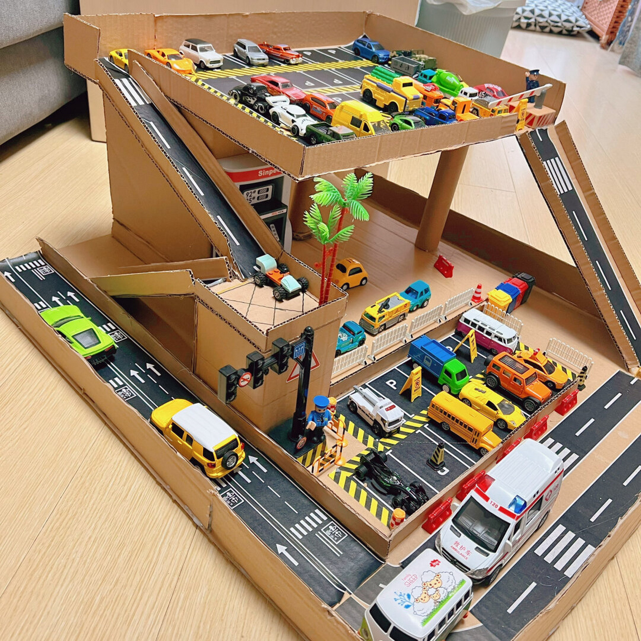 在受到启发后,我决定尝试制作一个纸箱停车场