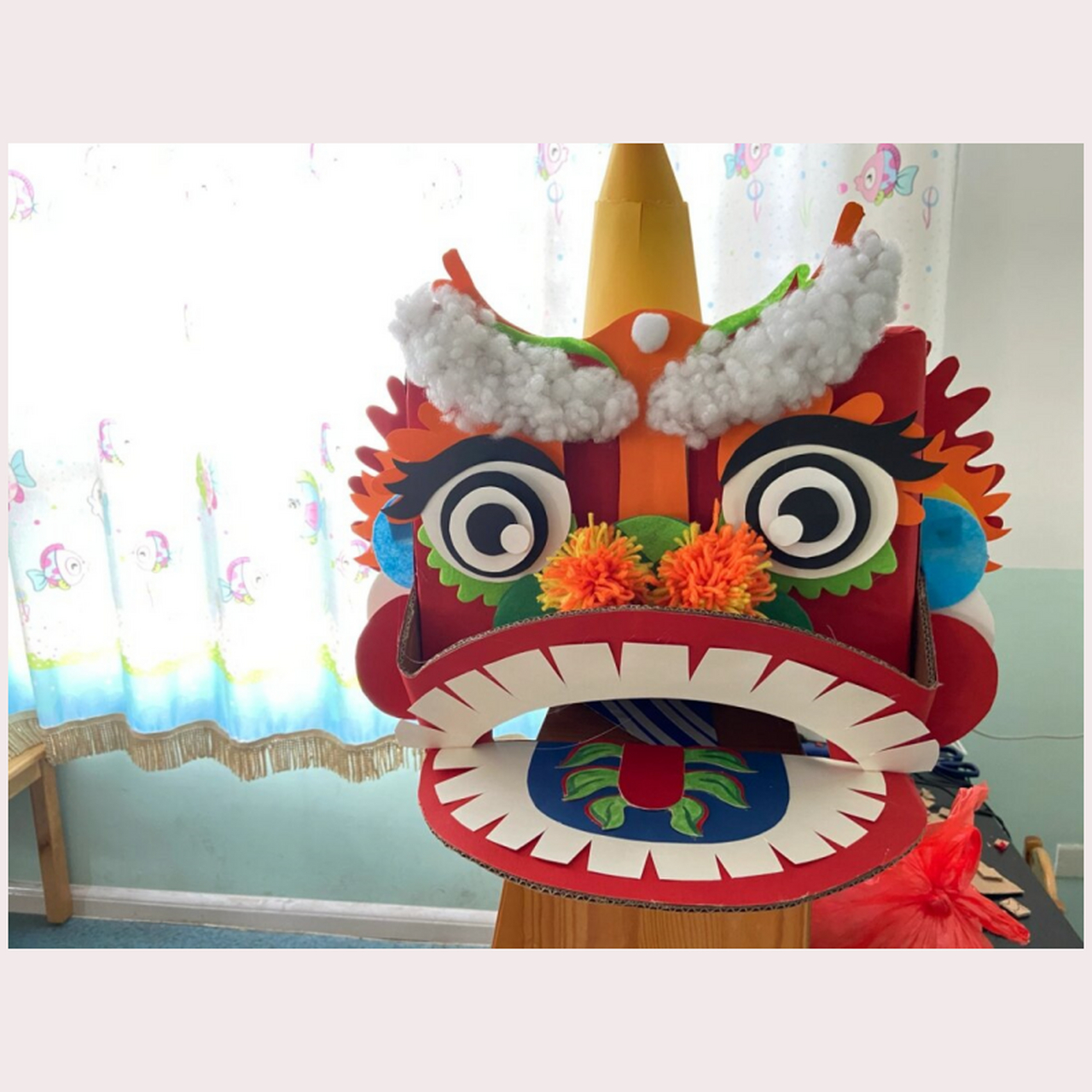 幼儿园手工 | 新年舞狮 | 纸箱大改造  随着新年的临近,热闹的舞狮
