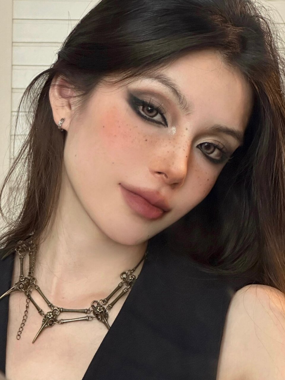 0,烟熏妆成为时尚潮流的代表!