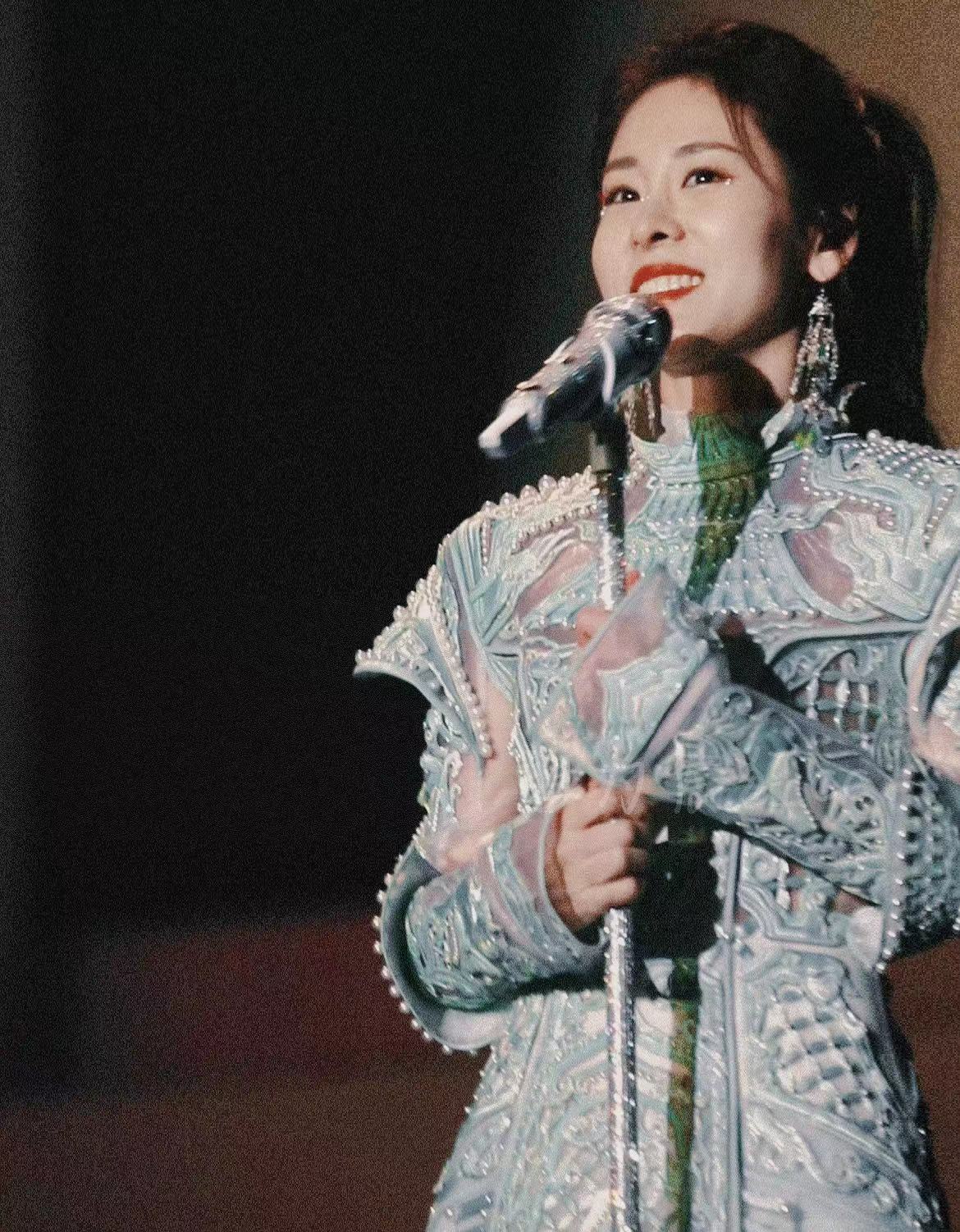 发生了什么张碧晨向演唱会现场观众道歉