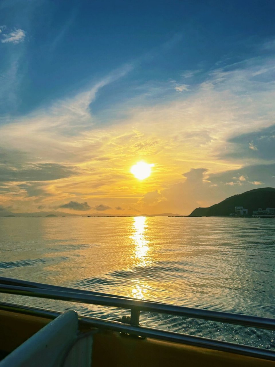 亲爱的姐妹们,当我们迎着海风出海时,别忘了保护好自己的皮肤.