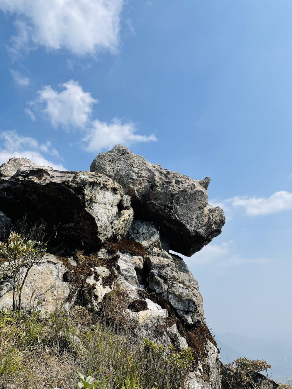 爬山之旅:惠东白马山的挑战与美丽  在惠东白马山,我们踏上了一段充满