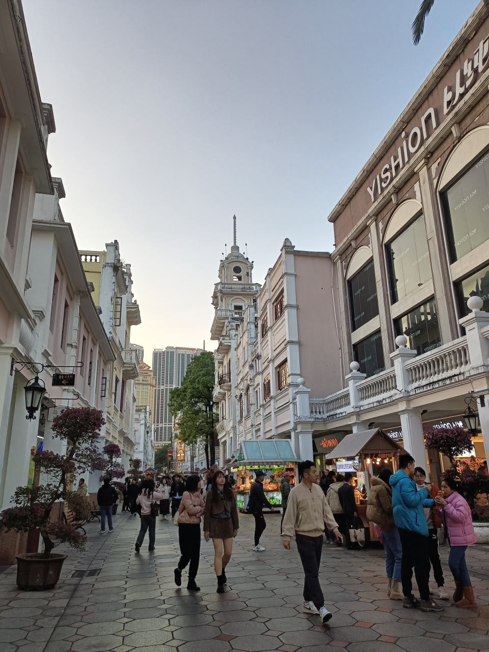 泛中国牛仔文化内容供应链# 正在中山市孙文西路文旅步行街逛街,真的