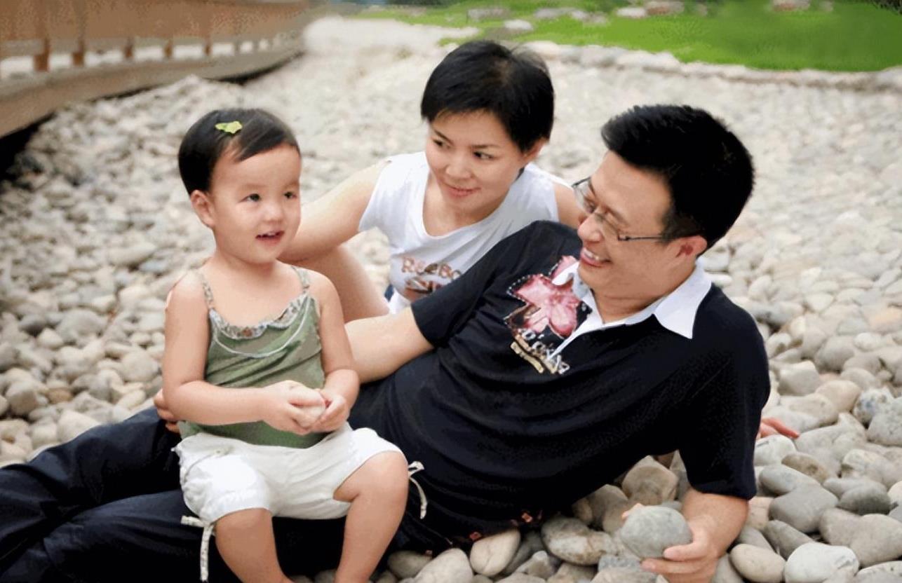 白燕升:不抛弃瘫痪妻子,婚后连生二胎,如今一家四口其乐融融