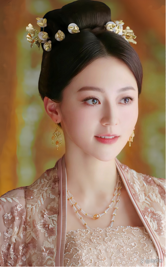 素锦娘娘扮演者