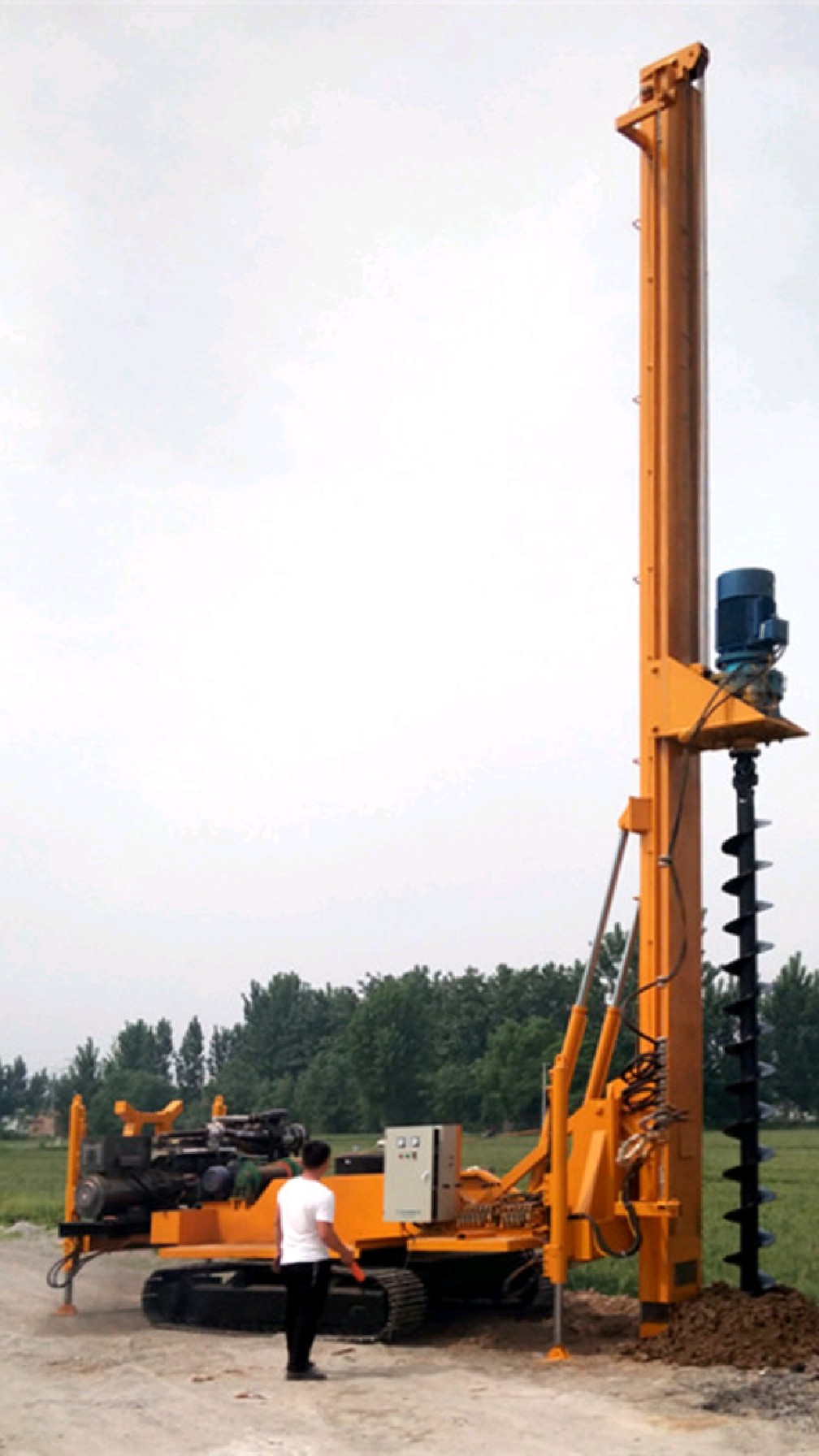 履带式长螺旋钻机钻孔施工全过程!-度小视