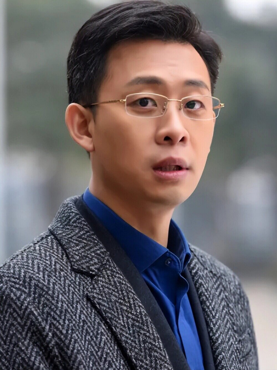 张译堪称一位神级人物,这位单眼皮,皮肤黝黑的优秀演员,总能将角色