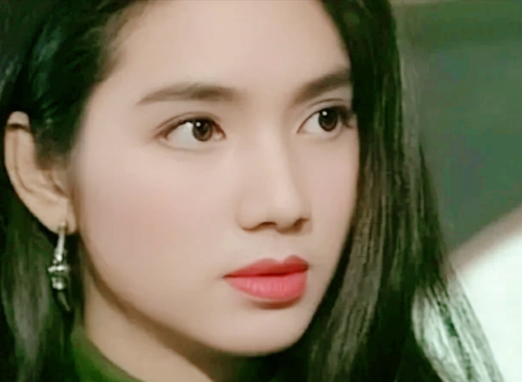 2000年,洪欣和莫少聪分手后不久,发现自己怀孕了,莫少聪知道后,却说"