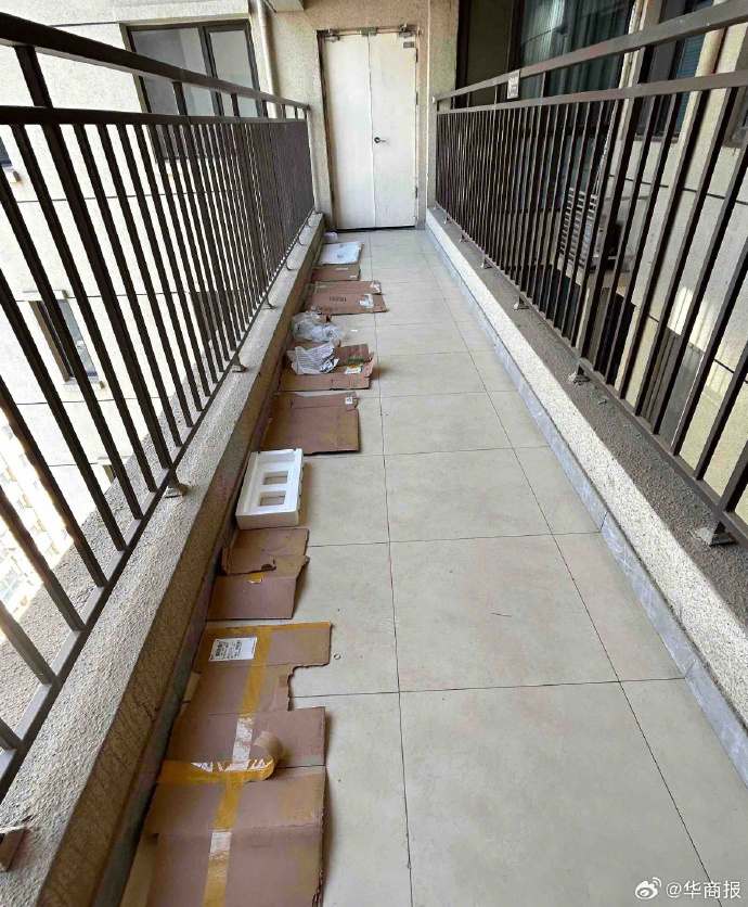 天太冷!西安多个连廊房小区水管被冻,业主家里停水尝试铺电热毯拿火烤