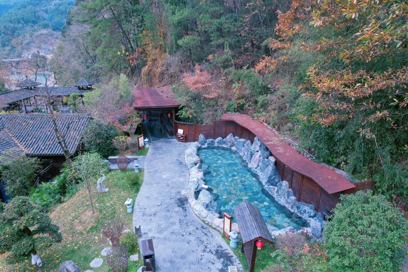 中国石阡佛顶山温泉小镇,泡温泉之乡的冬日暖汤,享江南园林美景
