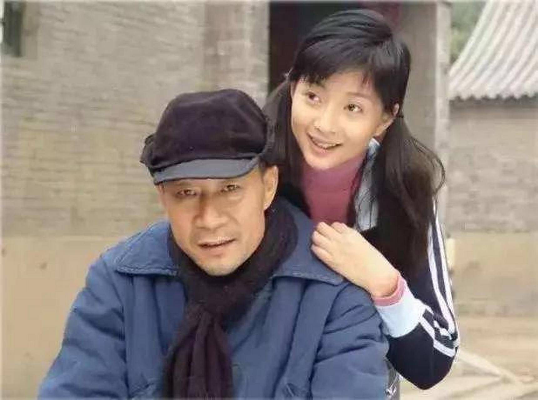 剧中李雪健饰演的孙力是一位哑巴废品收购站老职工,抚养阿美长大,是