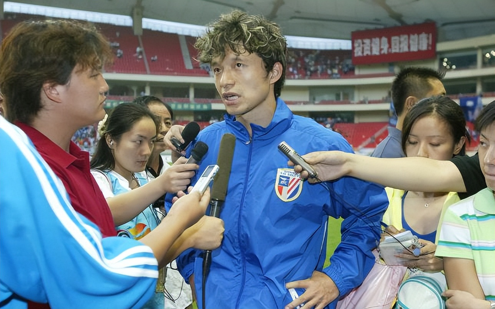 足球报记者贾岩峰情史图片
