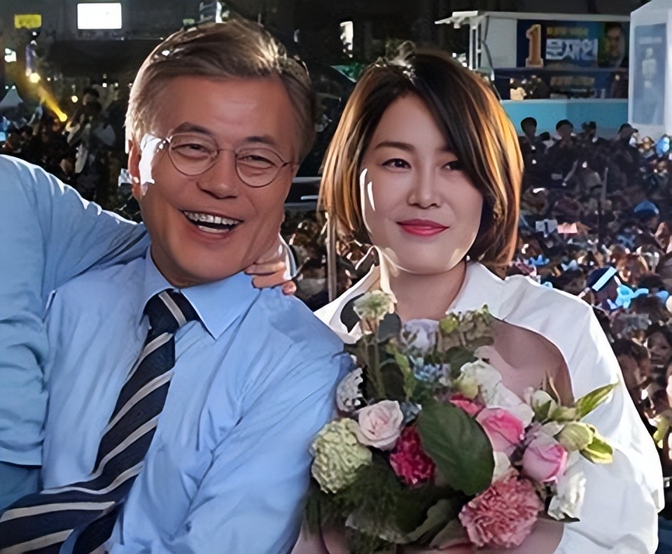 文在寅:和妻子结婚41年,有一儿一女3个孙辈,平安落地晚年幸福