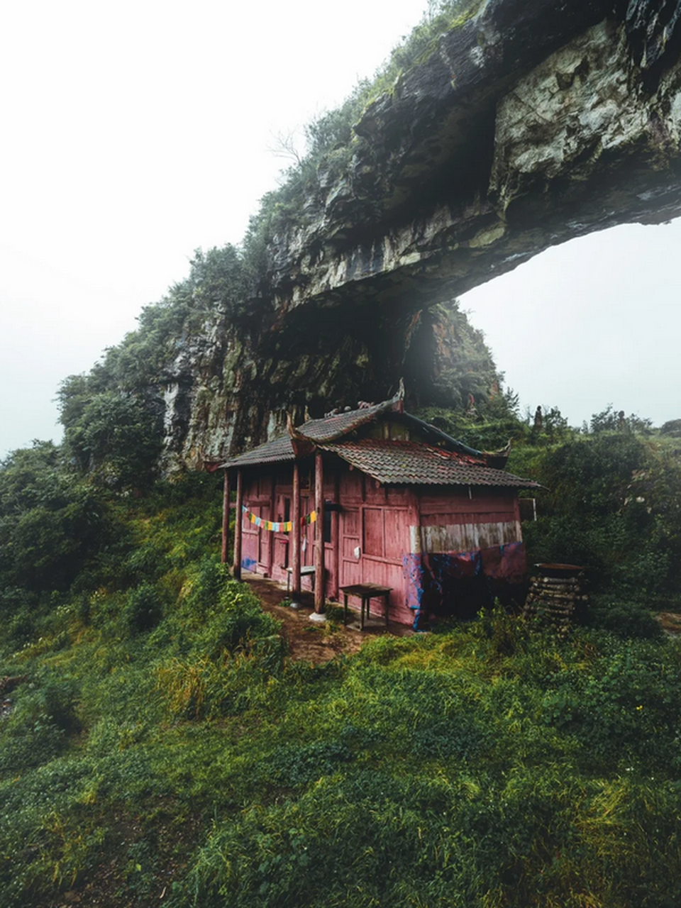 大雾中寻找奇景  位于贵州省黔南布依族苗族自治州瓮安县的仙桥山,是