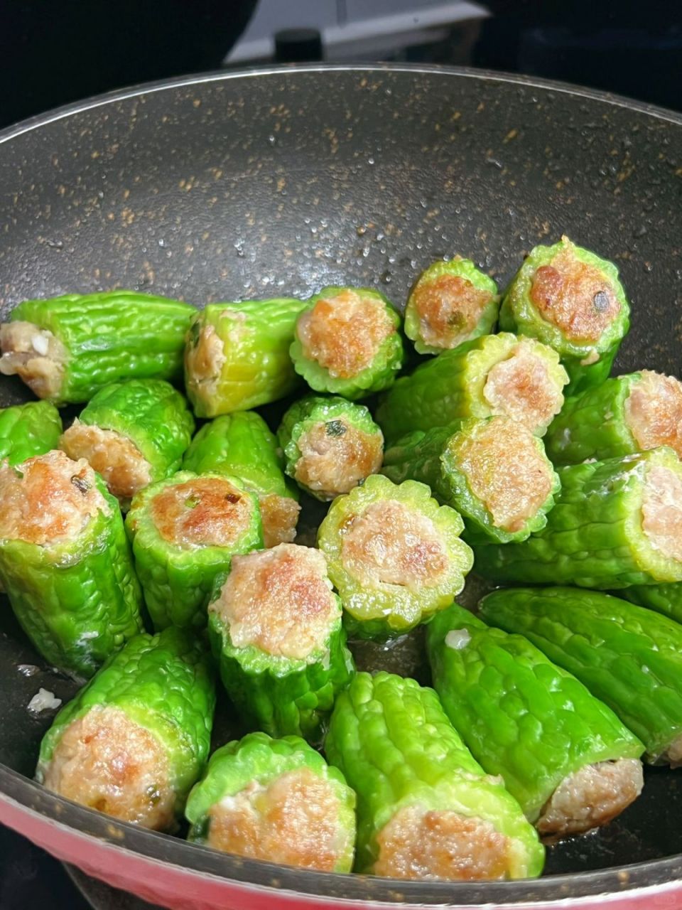 你怎么能不爱吃这道的客家名菜?酿苦瓜,就是那道让人又爱又恨的菜!