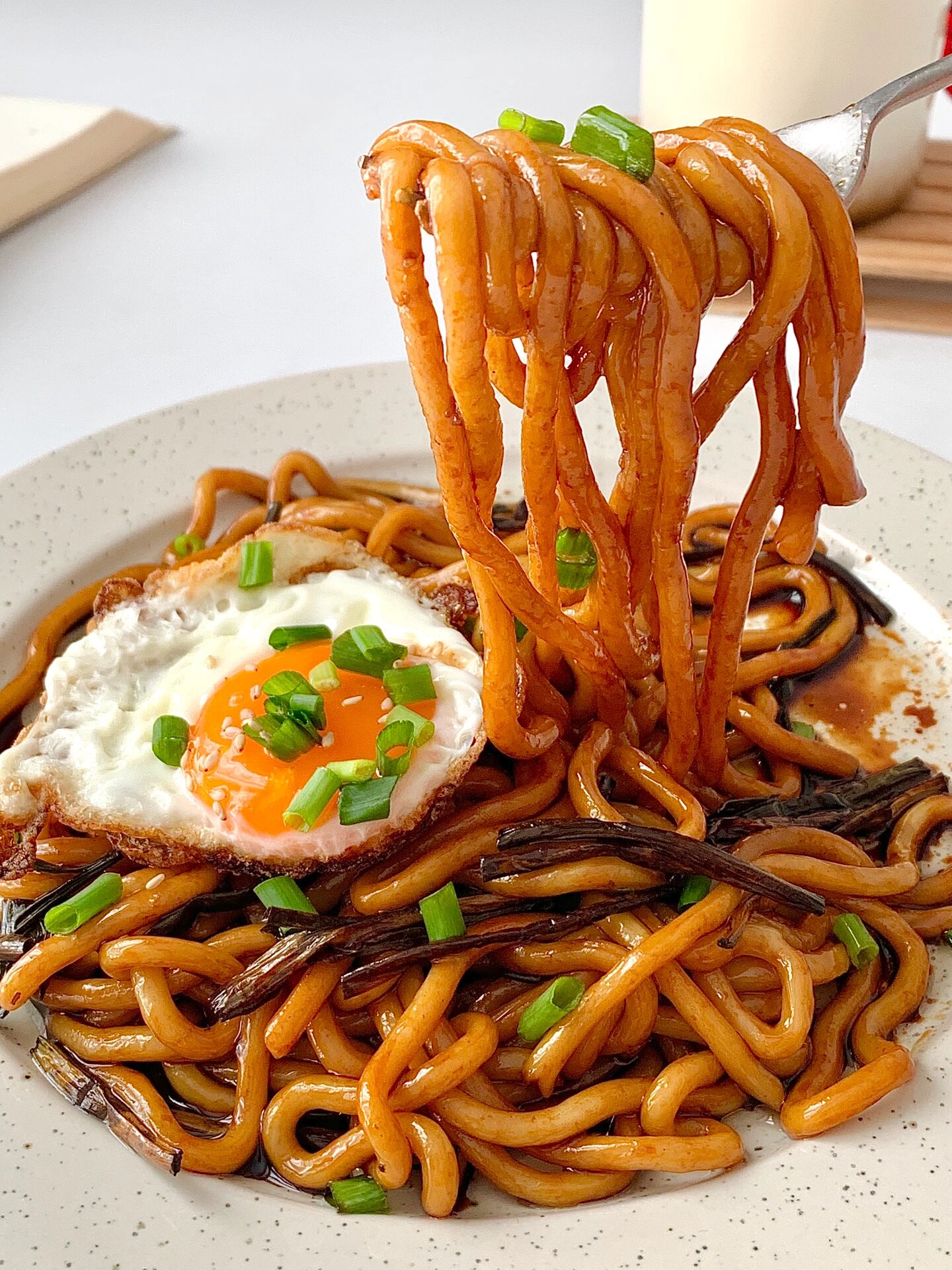 qq弹弹的酱香浓郁谁能不爱呢!  葱油拌乌冬面 食材:乌冬面