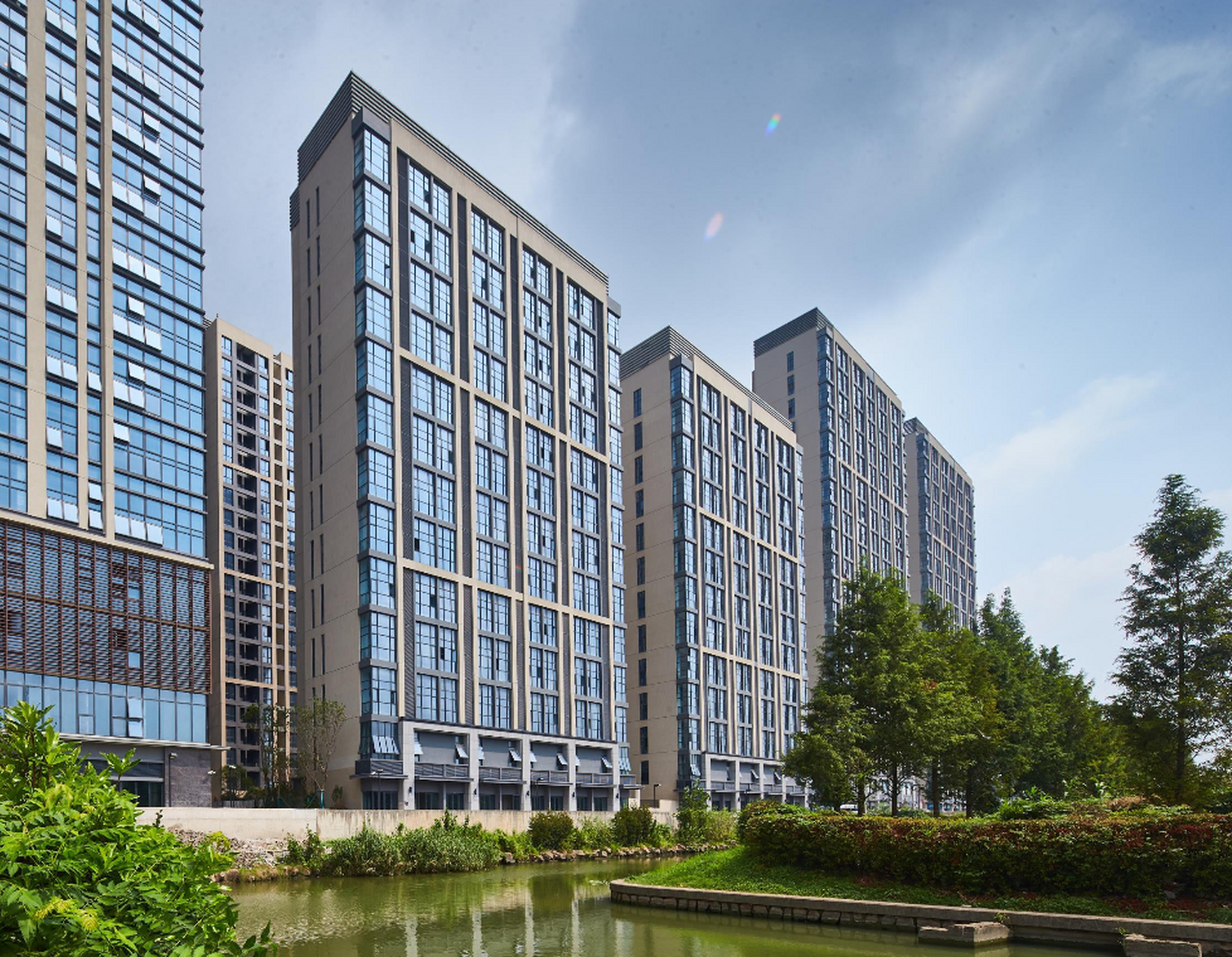 上海海伦堡爱me城市,位于嘉定区南翔镇众仁南路79弄,给你一个全新的