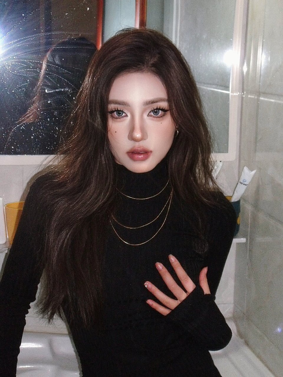 这种妆很难画吗  烟熏妆一直是时尚界的经典,而不同的烟熏妆风格更是