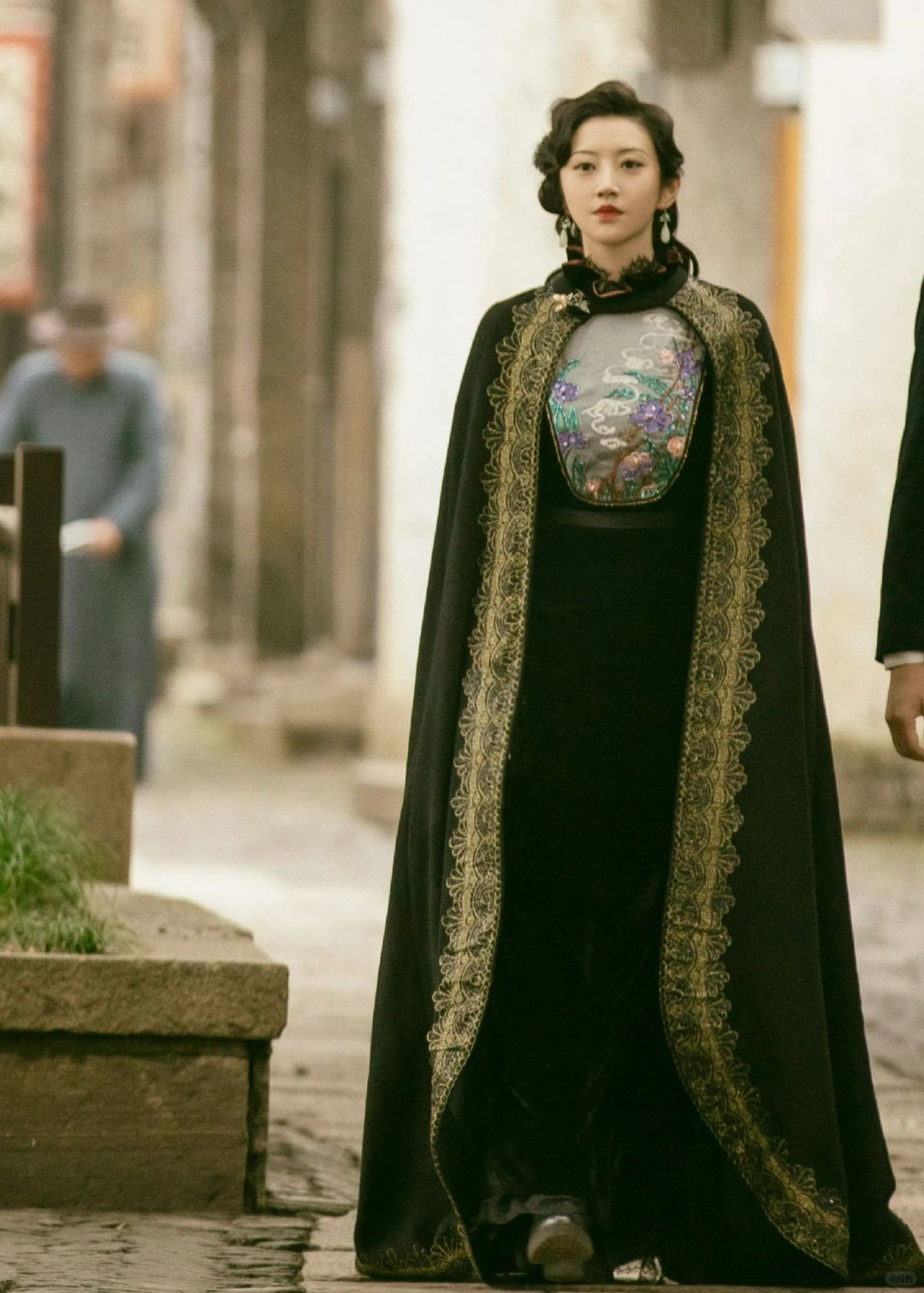 景甜《司藤》旗袍造型大赏!一颦一笑皆成风景,复古风尚撩人心弦!