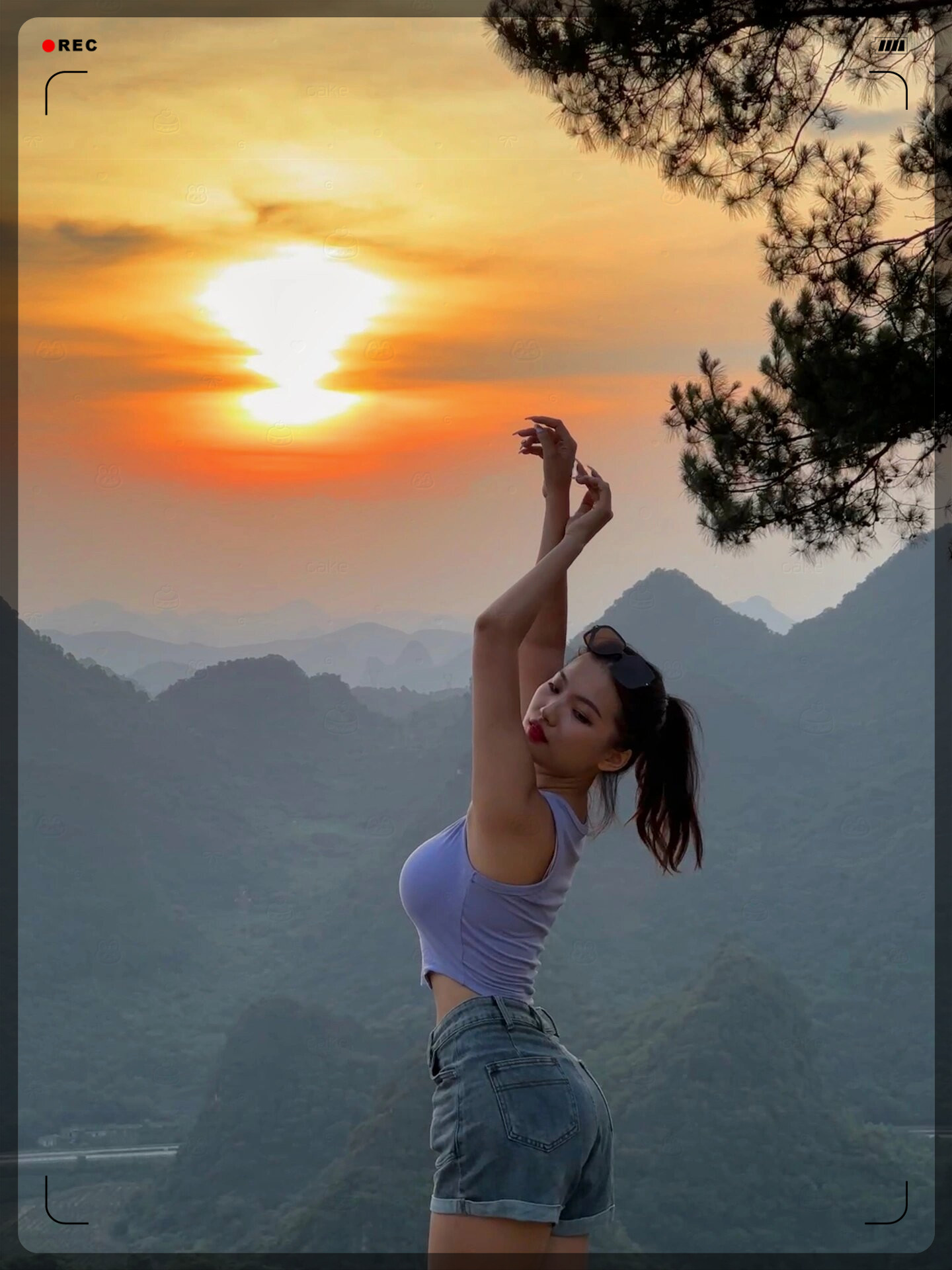 尤其是夏季,落日的美景更是令人陶醉,让你感氏ρ 远山人物图片山顶