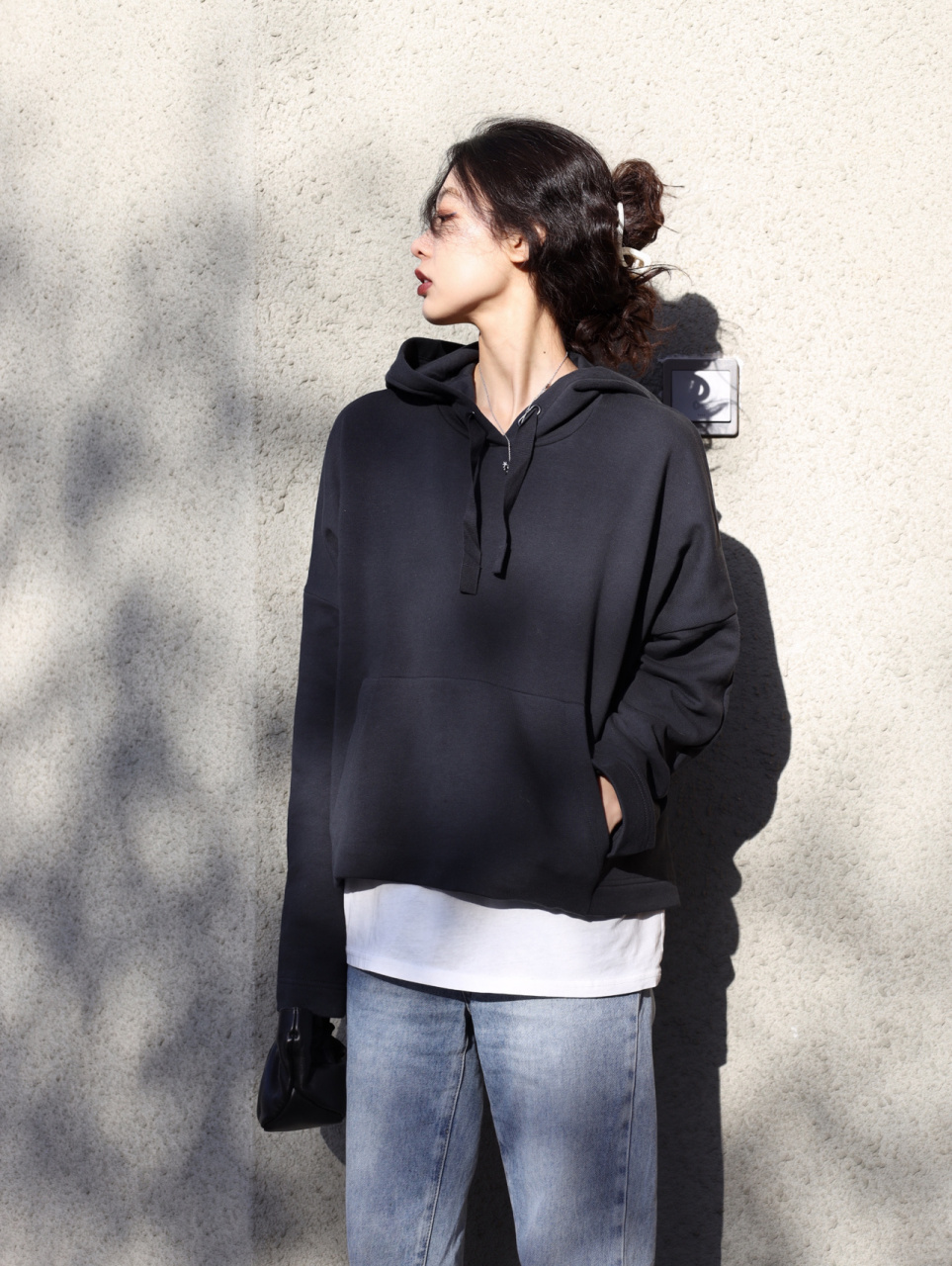 就是穿卫衣的季节吖 快速出门的日常搭配当然就是卫衣和牛仔裤啦 搭配