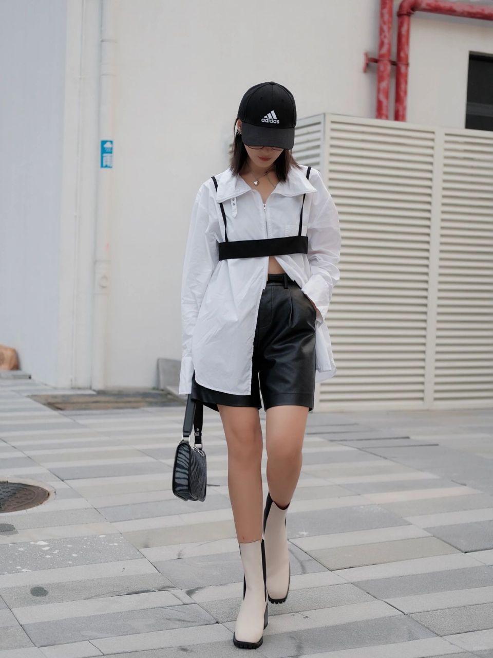 乱穿衣的季节就混搭风吧 白色衬衫的无限可能 上下两头的拉链设计我可