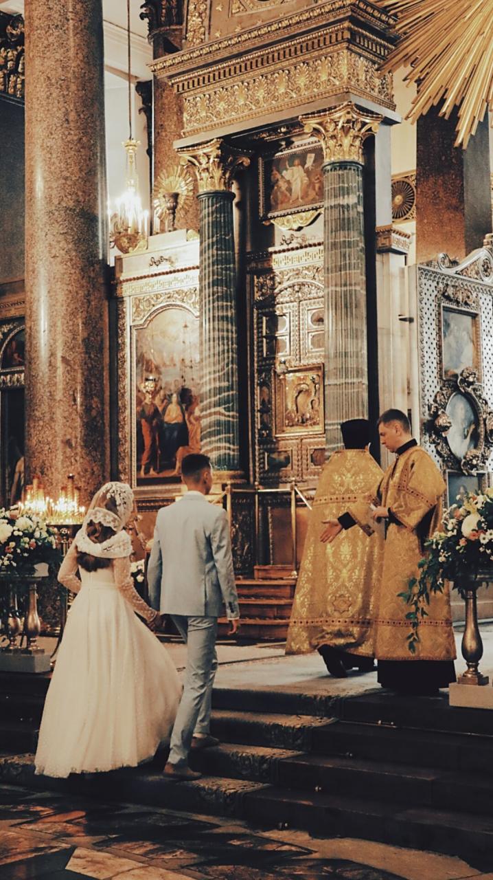 "爱人的双眼与冠冕" 喀山大教堂传统婚礼  想象一下,在俄罗斯圣彼得堡