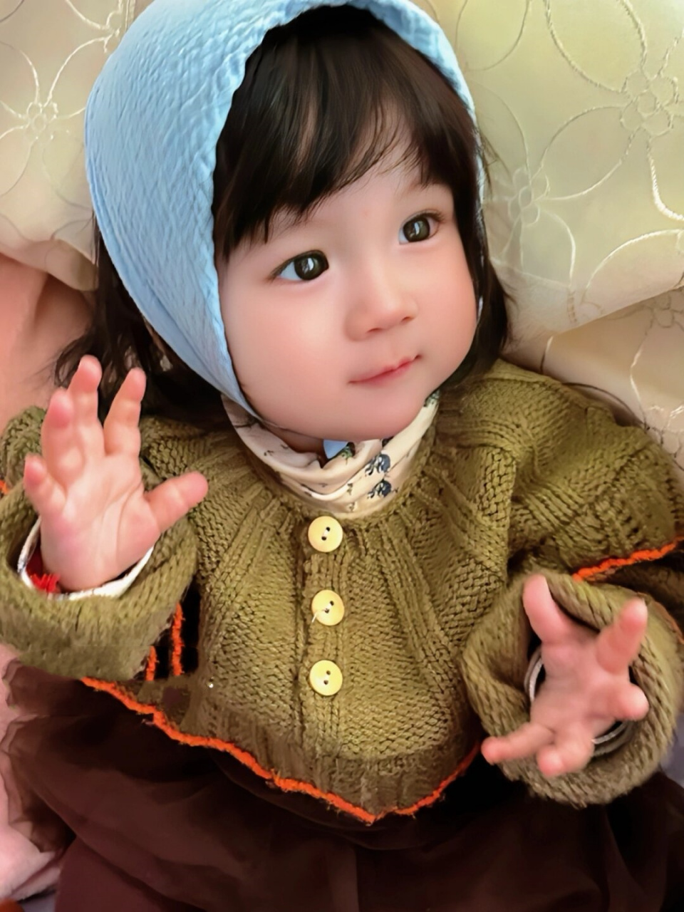女鹅头像展现了小女孩的天真无邪,她可爱的模样让人心生怜爱.