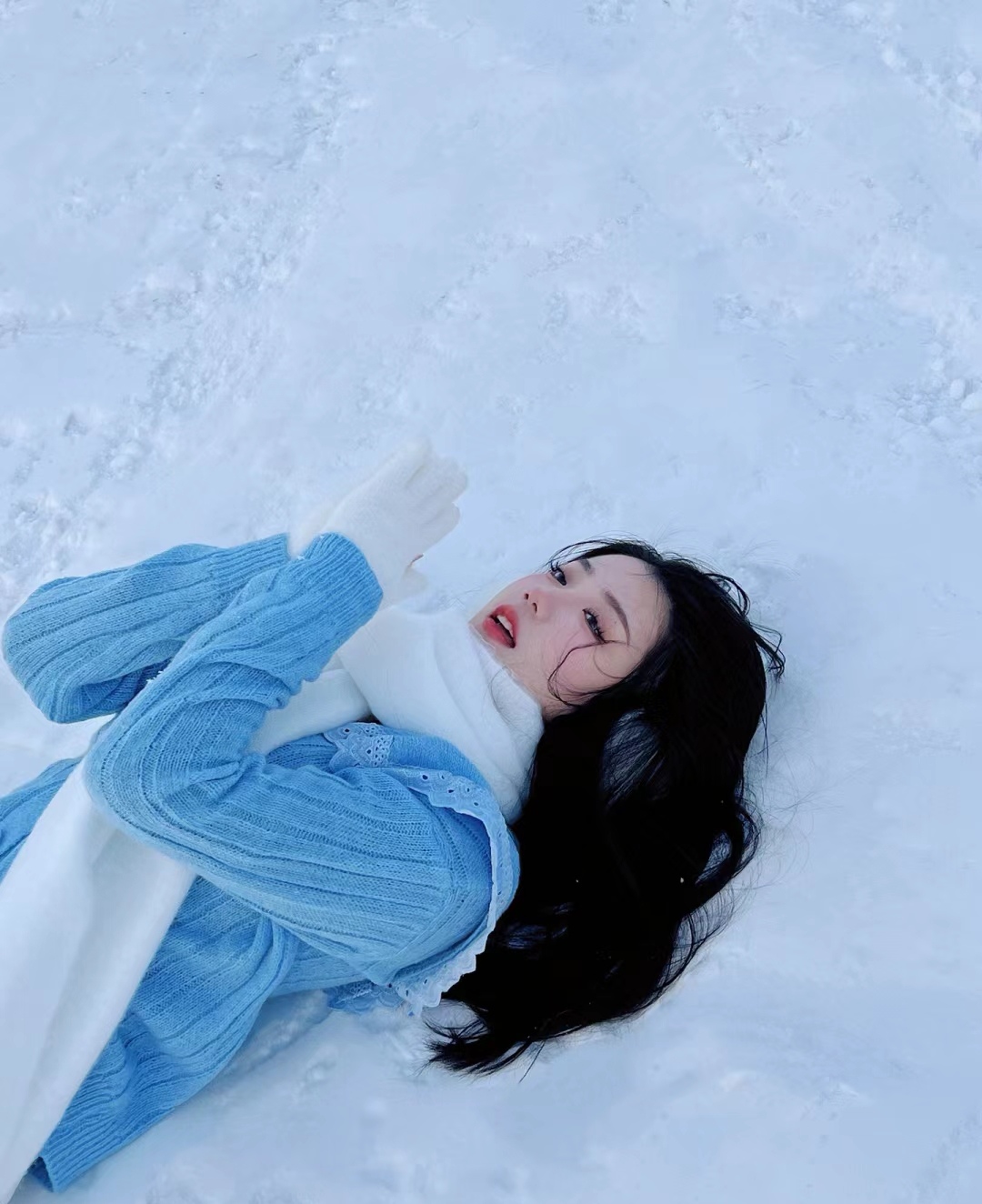 哈尔滨的冰雪大世界,辣妈秒变少女装,雪地就是大自然的天花板,太出片
