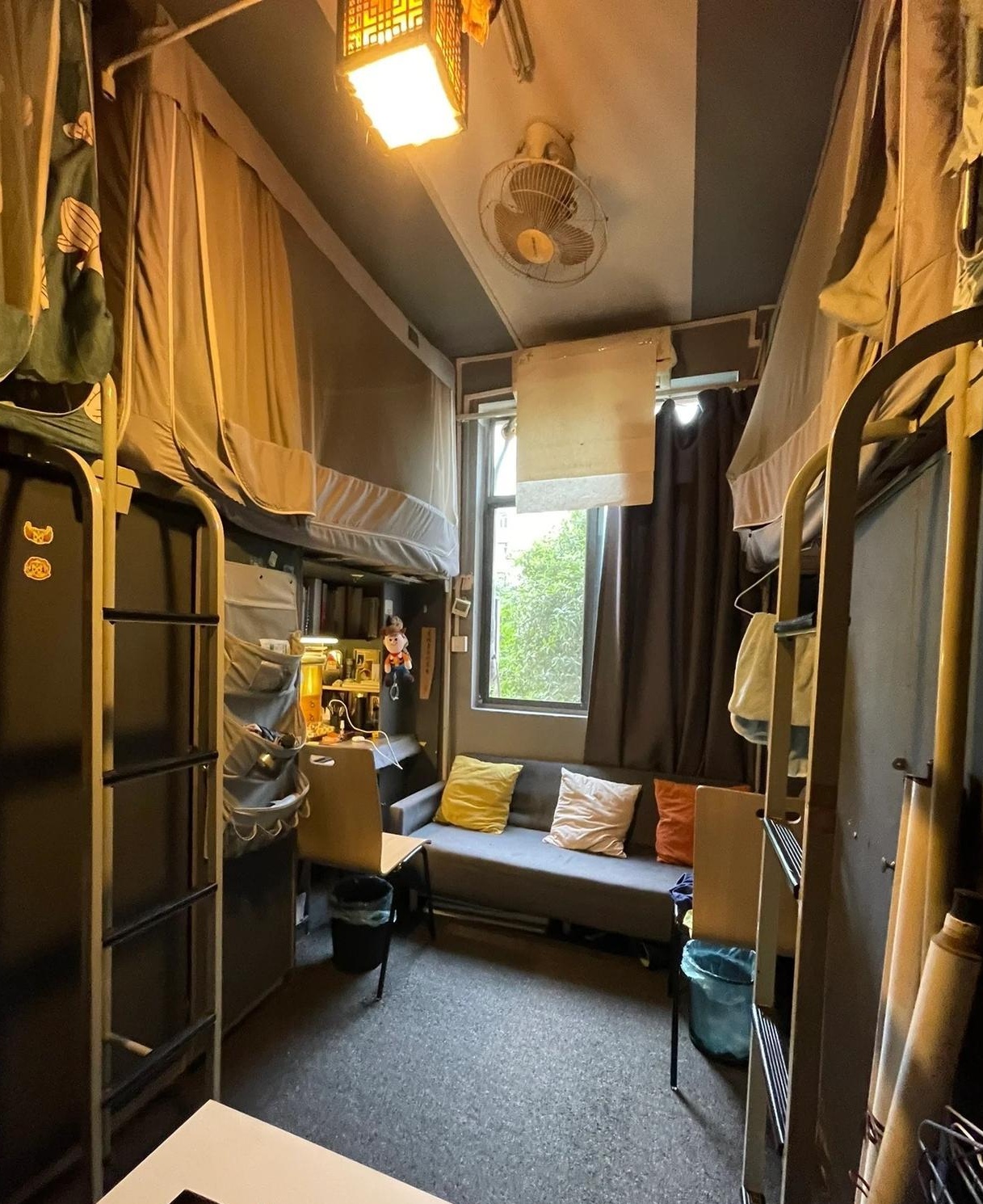 四川大学的宿舍进行了一次大规模的翻新,使得原本平凡的寝室变得干净