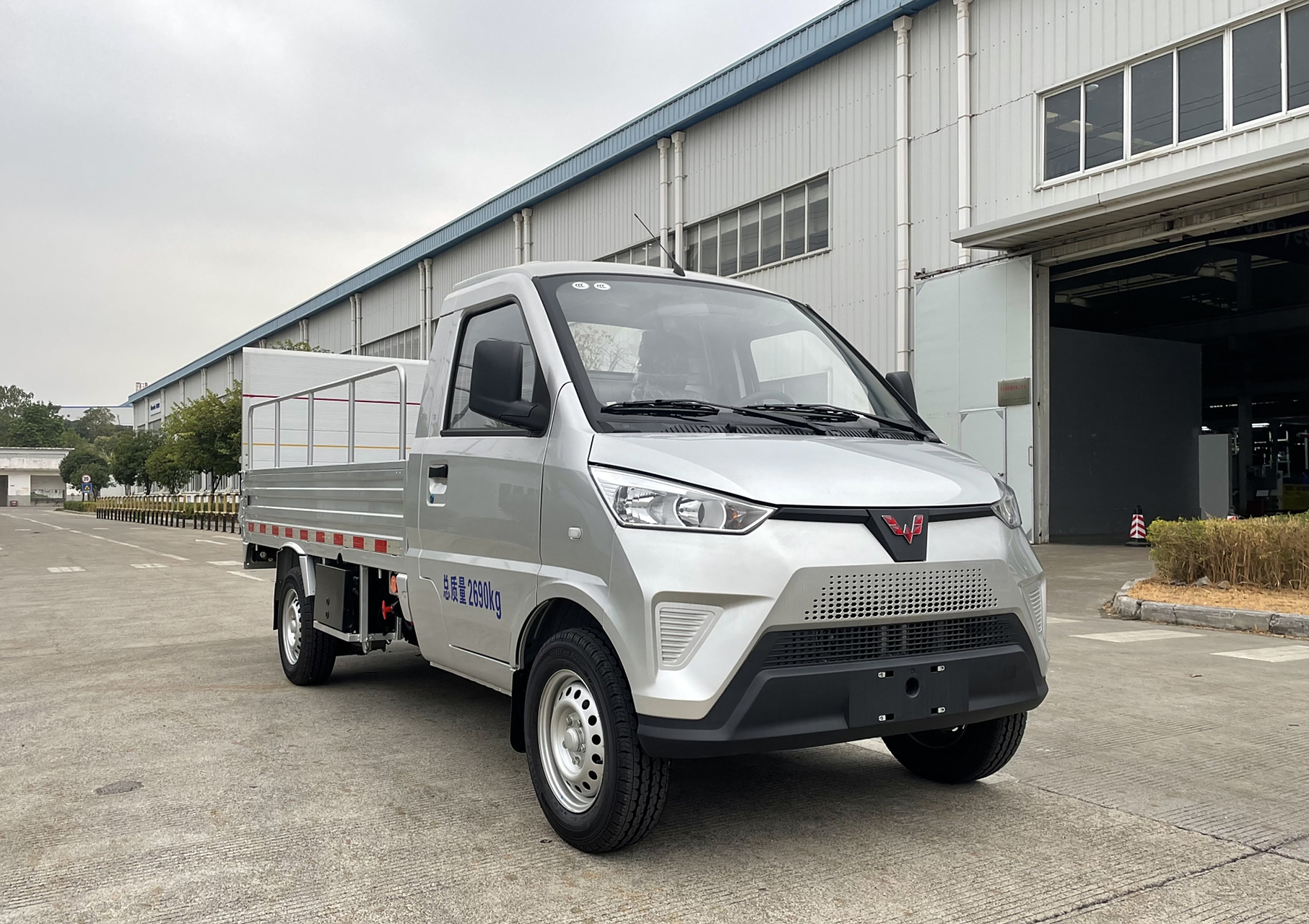 [原文:林立五菱纯电动平板式运输.