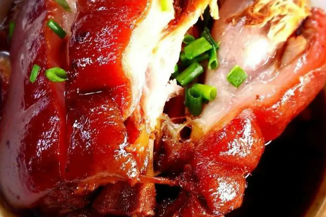 江苏名菜万三蹄,起源于沈万三家,香嫩美味,制作过程讲究